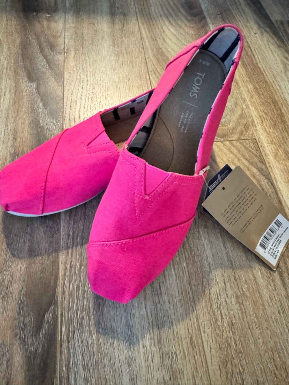TOMS Neon Pink Classic Slip On Flats Size 8.5 NWT Venice Collection